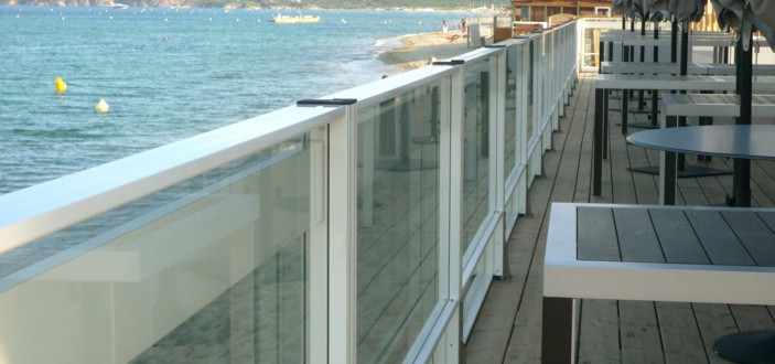 Paraviento en terraza frente al mar - Paraviento en terraza frente al mar